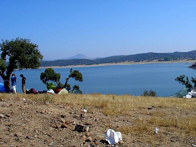 Camping by the Idanha-a-Nova lake, Boom 2004